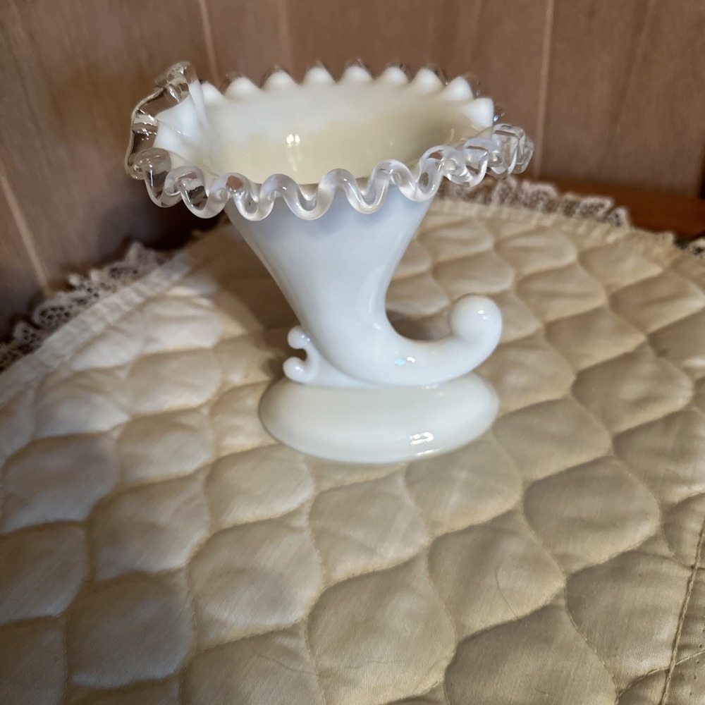 Vintage Fenton Ivory Crest Custard Glass Cornucopia Candle Holder
